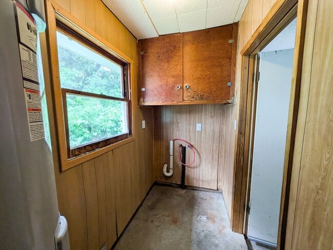 Building Photo - 306 Bridal Wreath Ave
