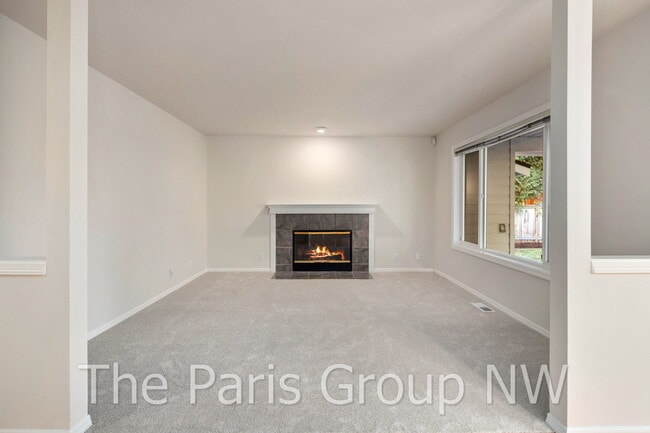 Building Photo - Extraordinary 3463sf Newcastle Home * Amazing Outdoor Spaces * A/C