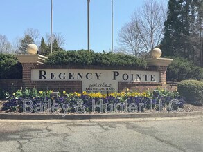 Building Photo - 3365 Regent Pl SW