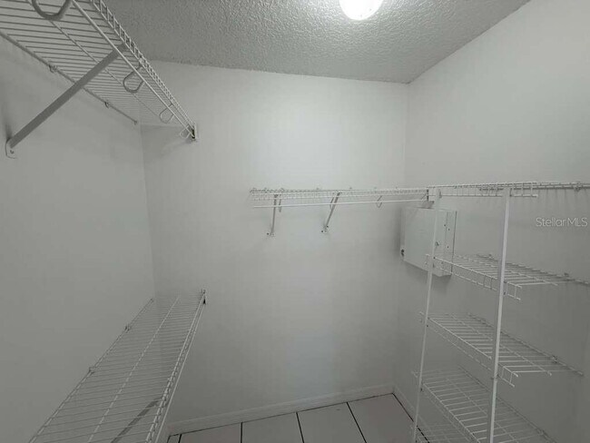 Building Photo - 2009 River Park Blvd