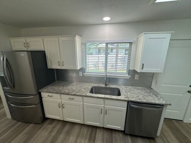 Building Photo - Beautiful Two-Story Leander Home with Dual...
