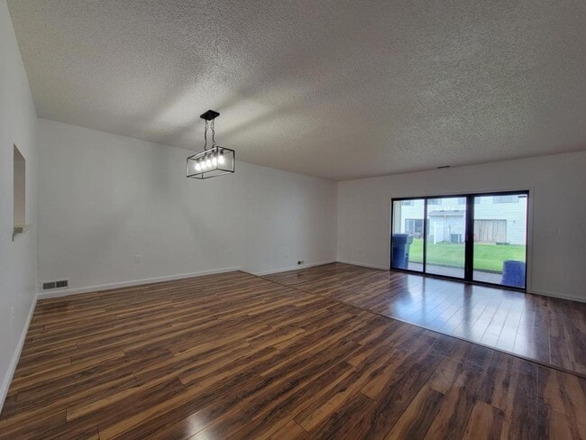 Building Photo - 515 Sheffield Ct