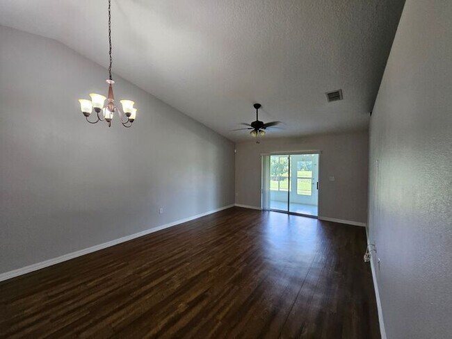 Building Photo - Beautiful Townhome in St Cloud !
