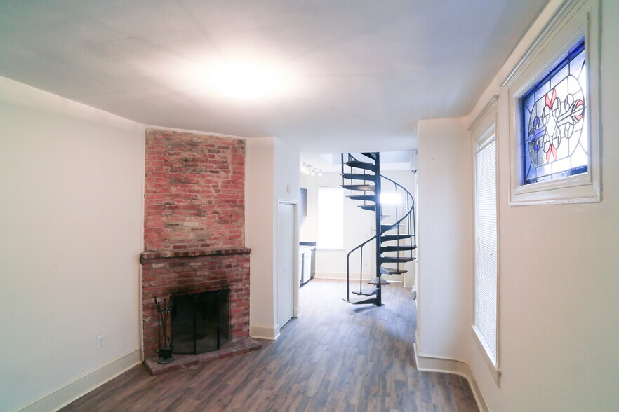 Building Photo - 2129 N St NW