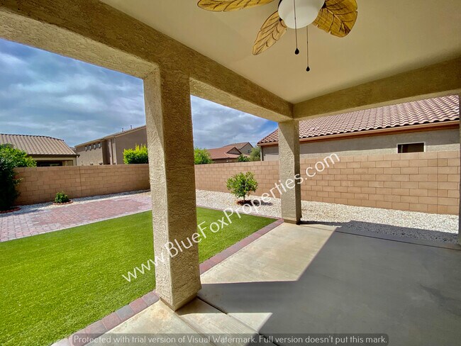 Building Photo - 9009 W Rolling Springs Dr