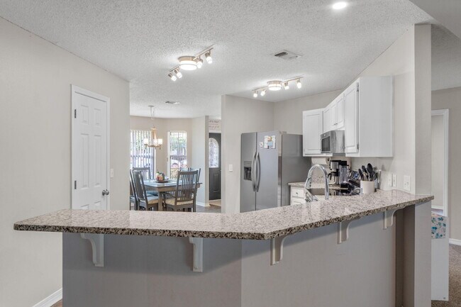 Building Photo - 7613 Marthas Way