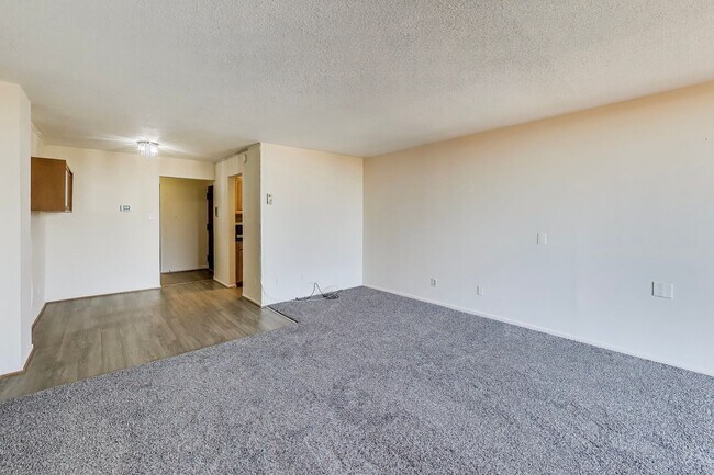 Building Photo - Sunny Studio in Downtown Rockville - ALL U...