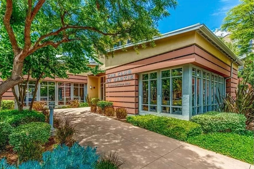 Building Photo - 16 Compass Ct