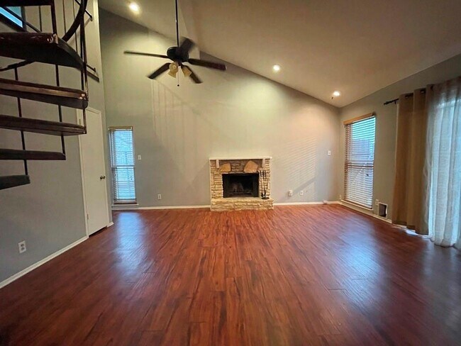 Building Photo - 1734 Timberwood Dr