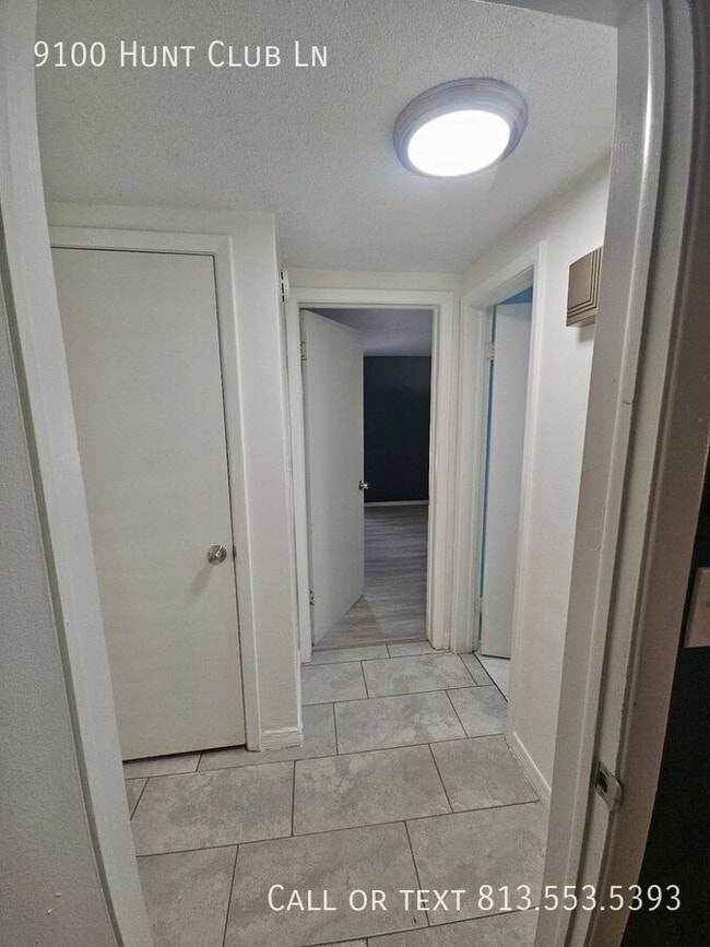 Building Photo - 9100 Hunt Club Ln