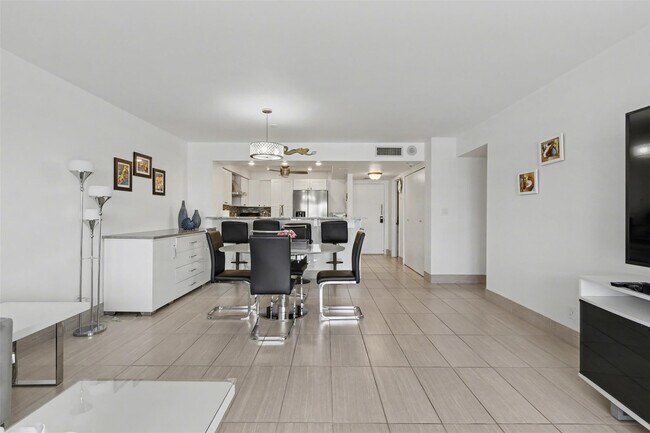 Building Photo - 3900 Galt Ocean Dr