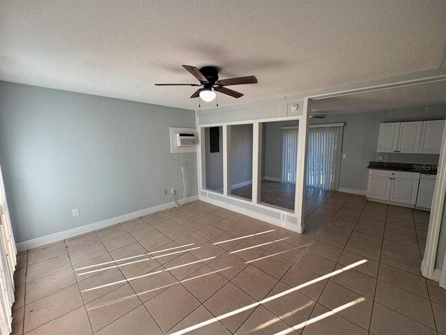 Building Photo - 302 Sherwood Dr