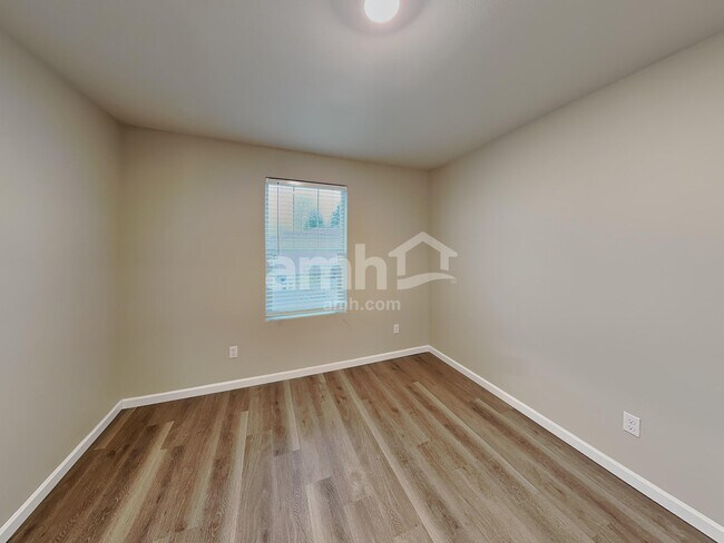 Building Photo - 5748 86th Dr NE