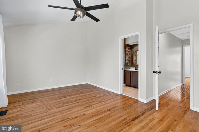 Building Photo - 7123 Gresham Ct E