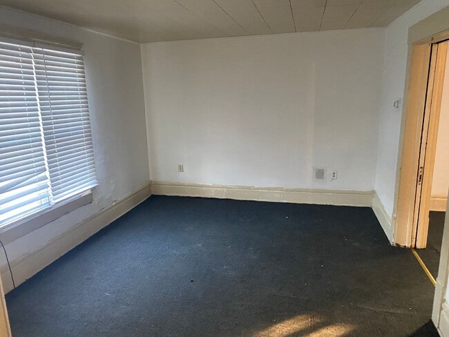 Building Photo - Spacious 3-Bedroom Home for Lease in Akron