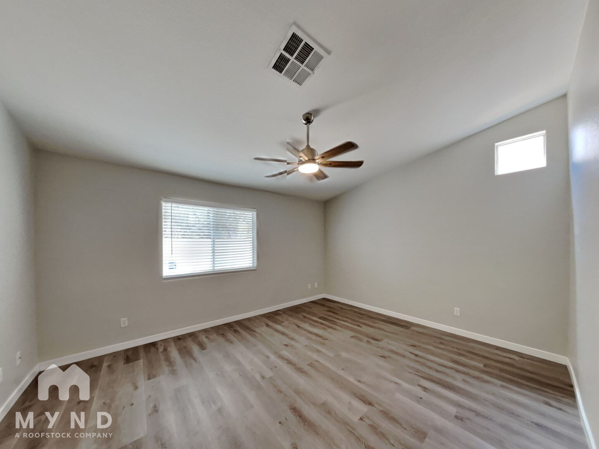 Building Photo - 423 Regal Robin Way