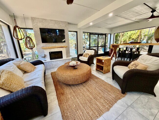 Building Photo - 1615 Harbor Dr