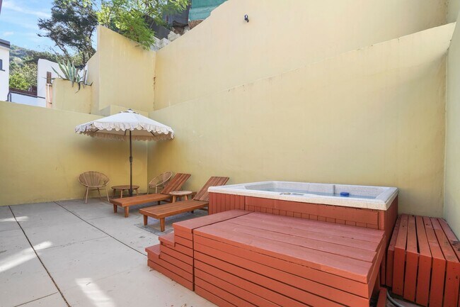 Building Photo - 9842 Portola Dr