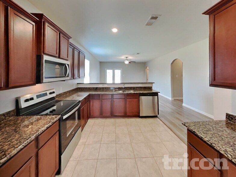 Building Photo - 116 Thorton Vine Dr