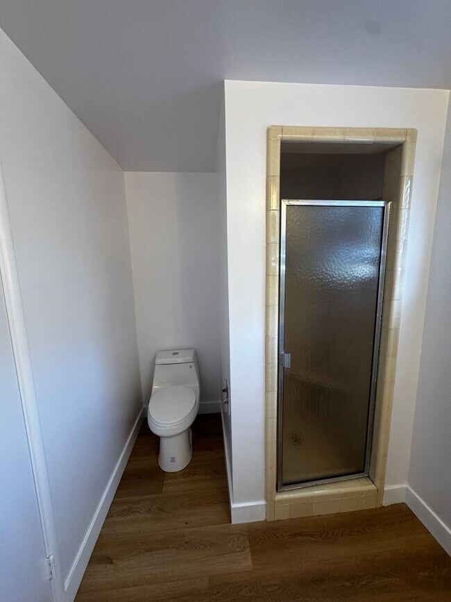 Building Photo - SPACIOUS 3 BEDROOM 2.5 BATH IN THE HEART OF LOS FELIZ