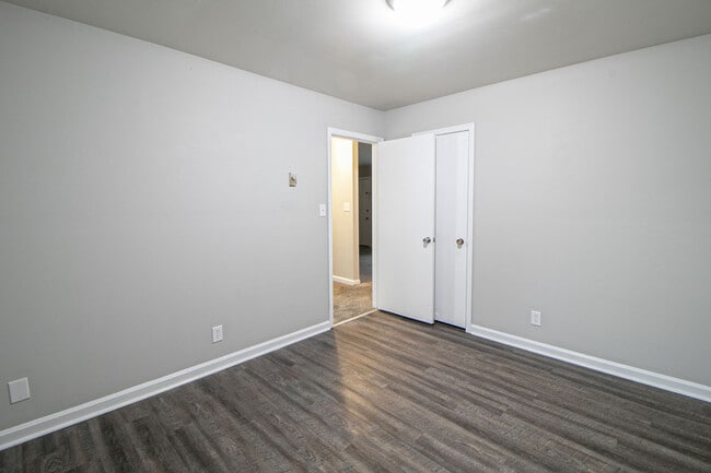 Building Photo - 1436 McCan Dr