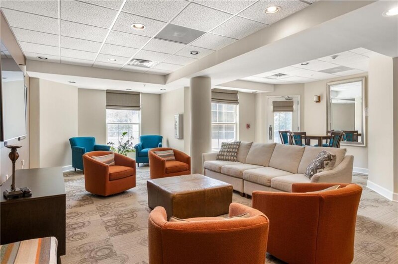 Building Photo - 230 E Ponce de Leon Ave