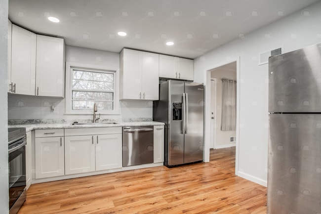 Building Photo - Move in mid-April