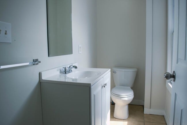 Building Photo - Renovated 3 Bedroom 2 Bathroom Single-Family Home!