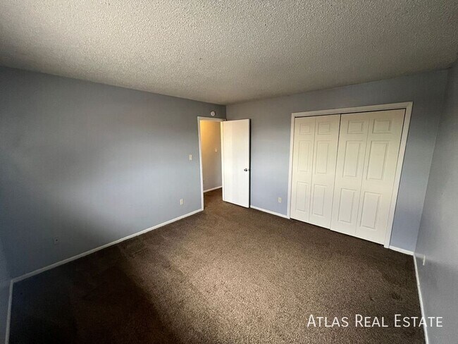 Building Photo - 1017 Delaware Dr