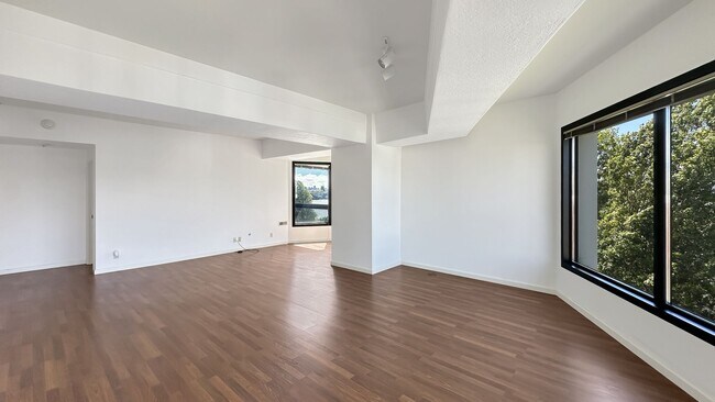 Building Photo - VIEWS from this Renovated & Spacious Apartment at Pacific Park Plaza