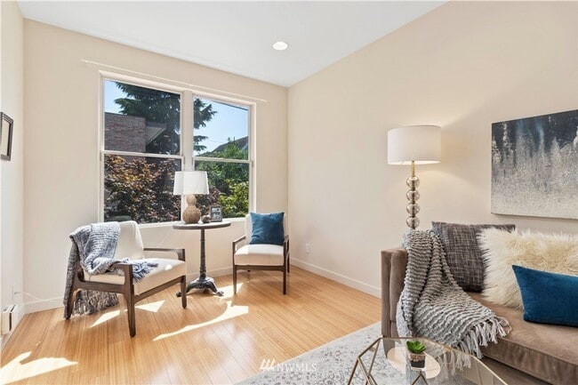 Building Photo - Columbia City Beauty with option to purcha...