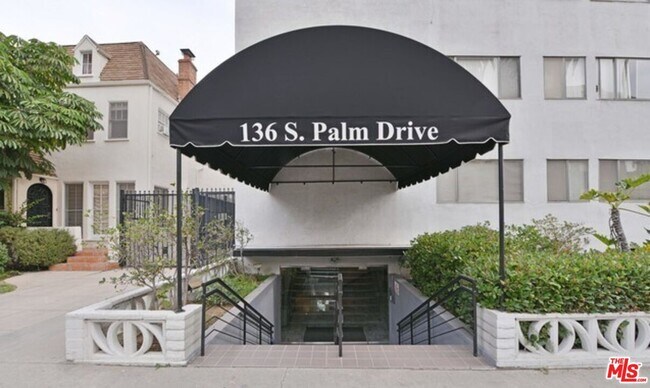 Building Photo - 136 S Palm Dr