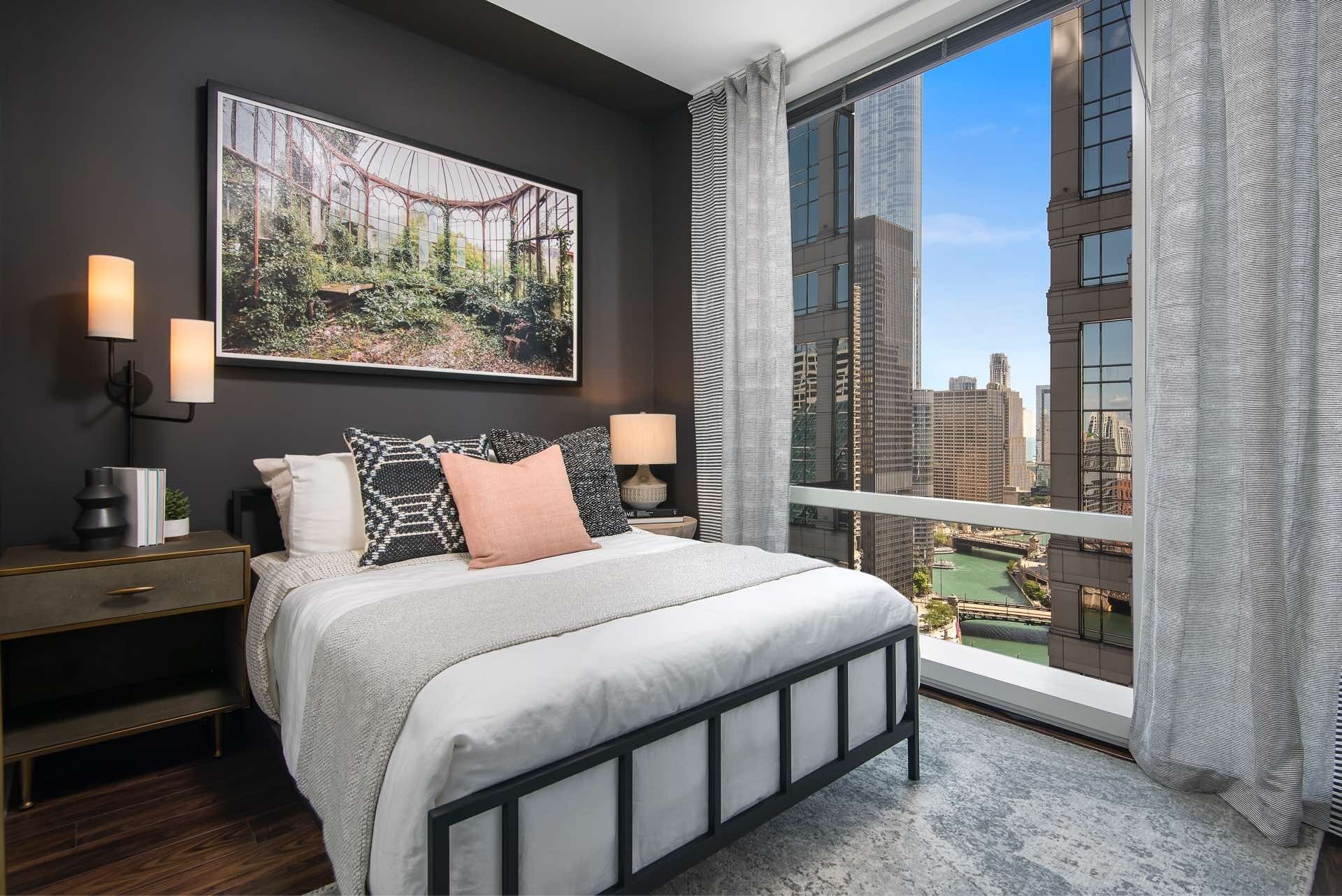 Building Photo - 162 N Clark St