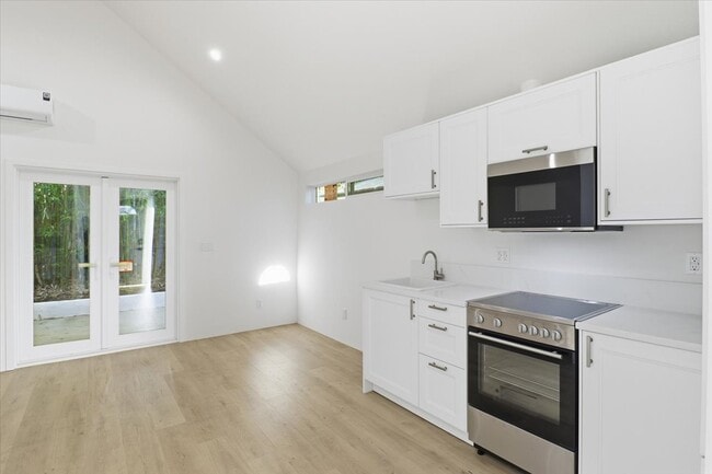 Building Photo - 2156 Linnington Ave