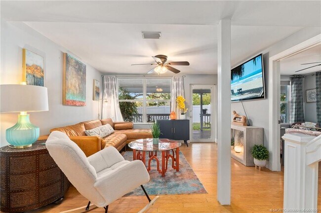 Building Photo - 508 SE Balboa Ave