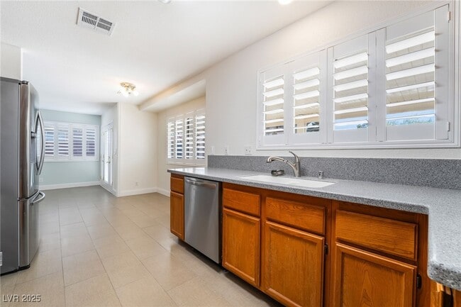 Building Photo - 4338 Apex Dr