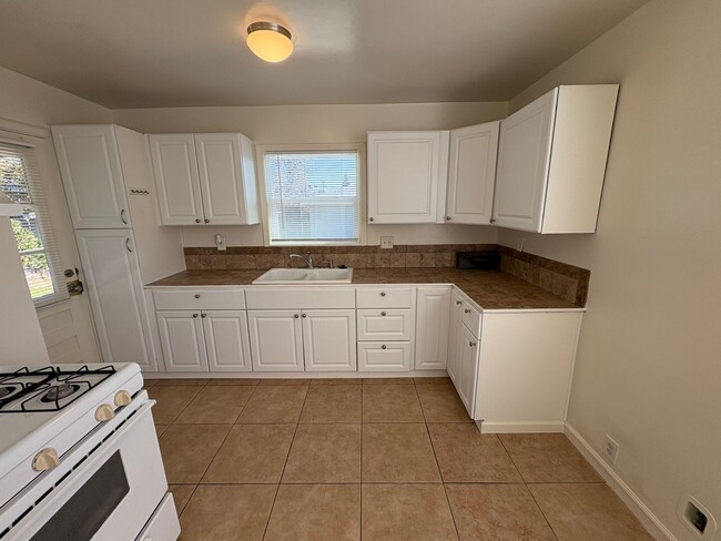 Building Photo - Cozy Home On Spacious Lot near Ballpark coming soon!