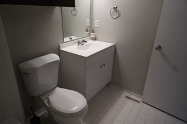 Building Photo - Wonderful 1-bedroom, 1.5-bath loft style c...