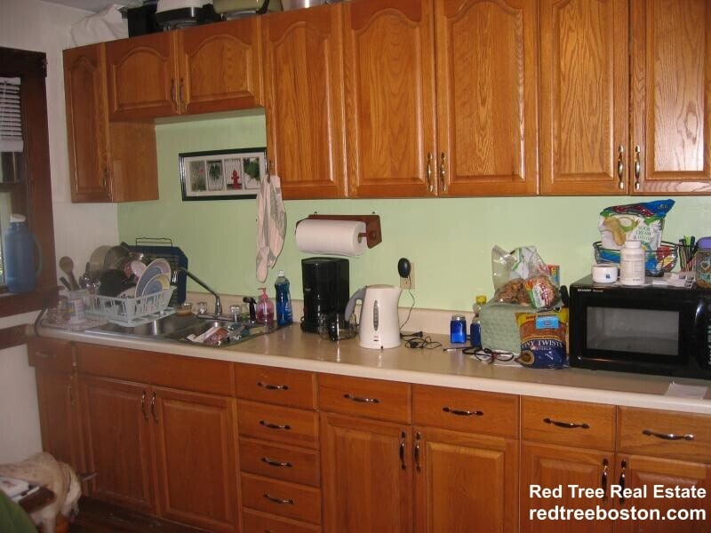 Building Photo - 24 Oak Square Ave