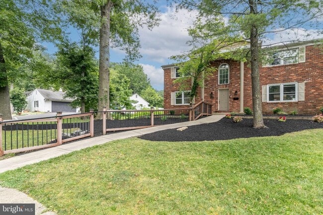 Building Photo - 1800 Lark Ln