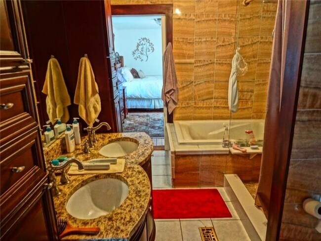 Building Photo - 61 Church St