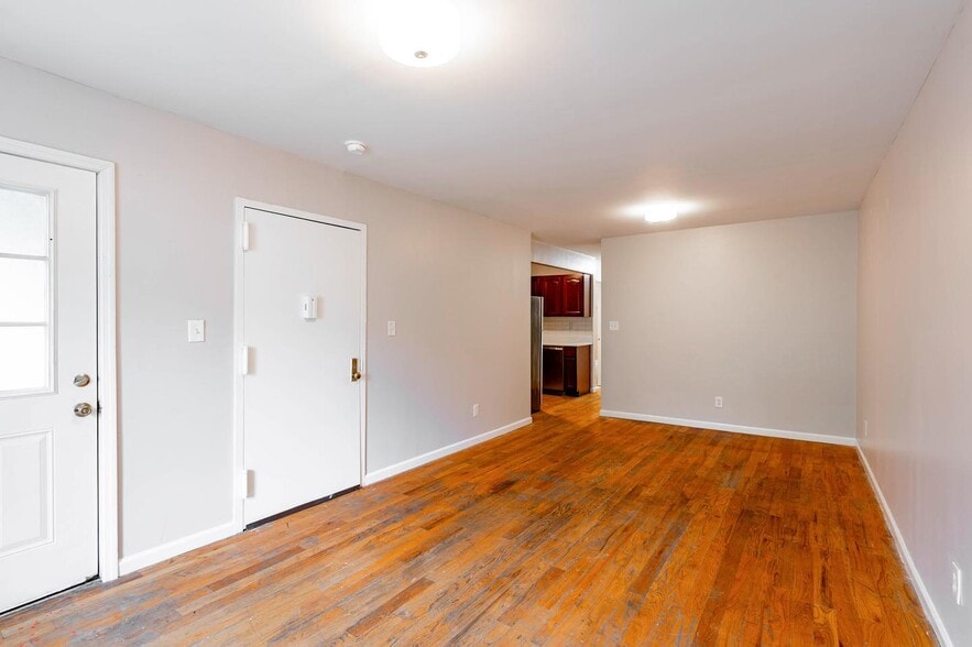 Building Photo - Sunlit Brooklyn Gem | Charming Apartment in a Prime Neighborhood