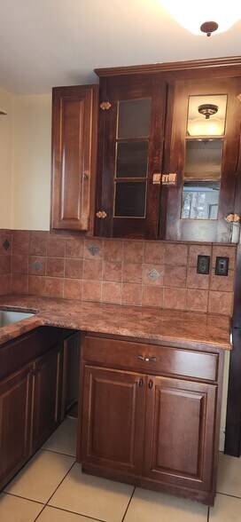 Building Photo - 340 S Jackson St