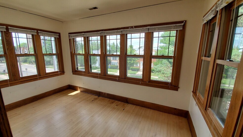 Building Photo - 1901 University Ave