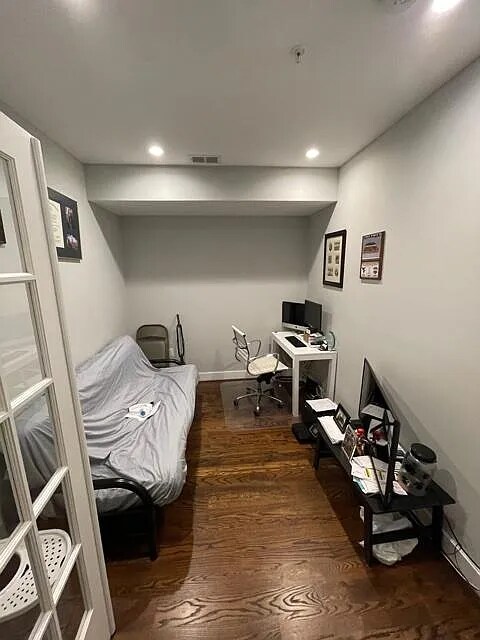 Building Photo - 761 Kenyon St NW