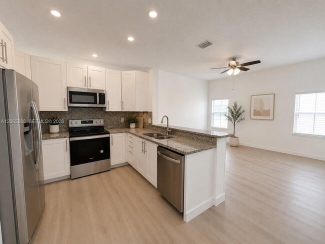Building Photo - 837 Tanglewood Cir
