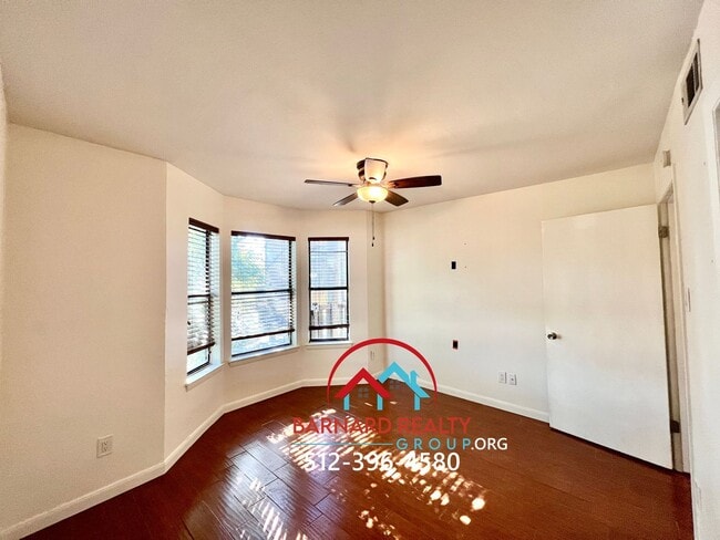 Building Photo - 402 N Fredericksburg St