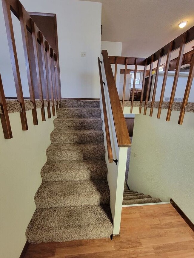 Building Photo - 2 Bed/2 Bath Duplex