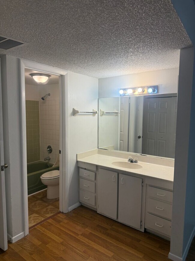 Building Photo - 861 Sky Lake Cir