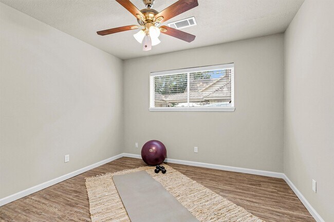 Building Photo - 7911 Heathrow Ln